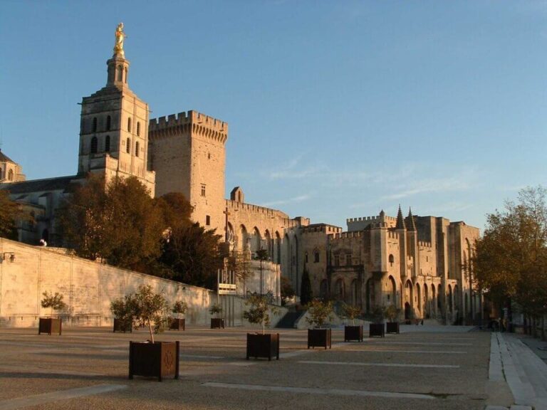 Palais des papes avignon 768x576