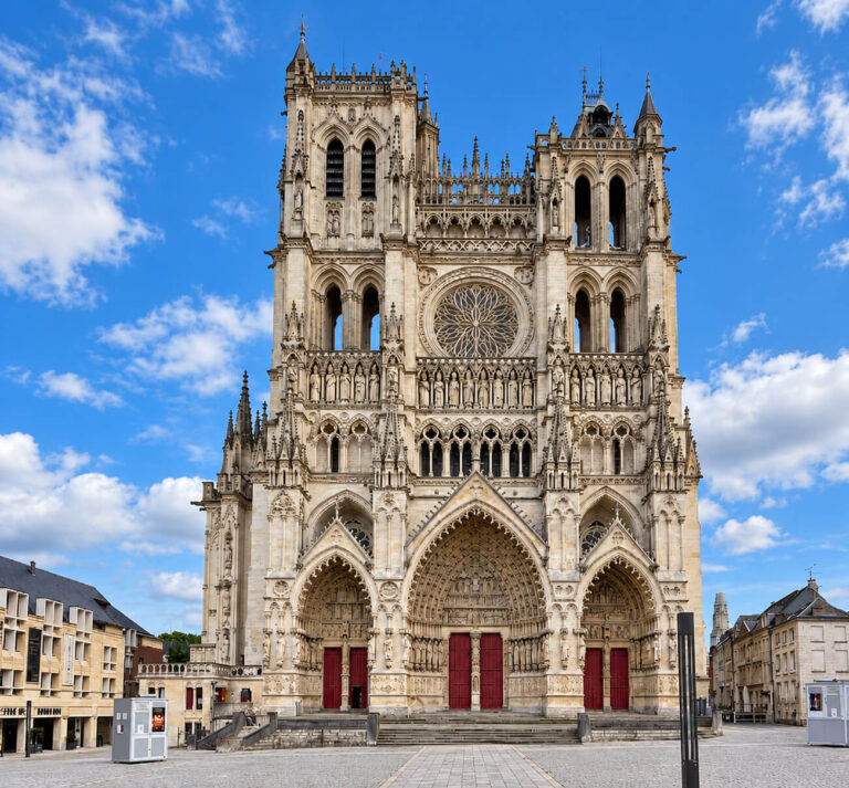 cathedrale notre dame d amiens 768x713