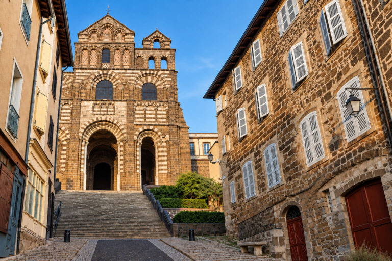 cathedrale notre dame du puy en velay 768x512