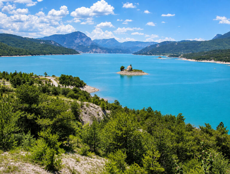 lac de serre poncon chapelle 768x580