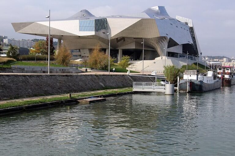 musee des confluences lyon 768x512